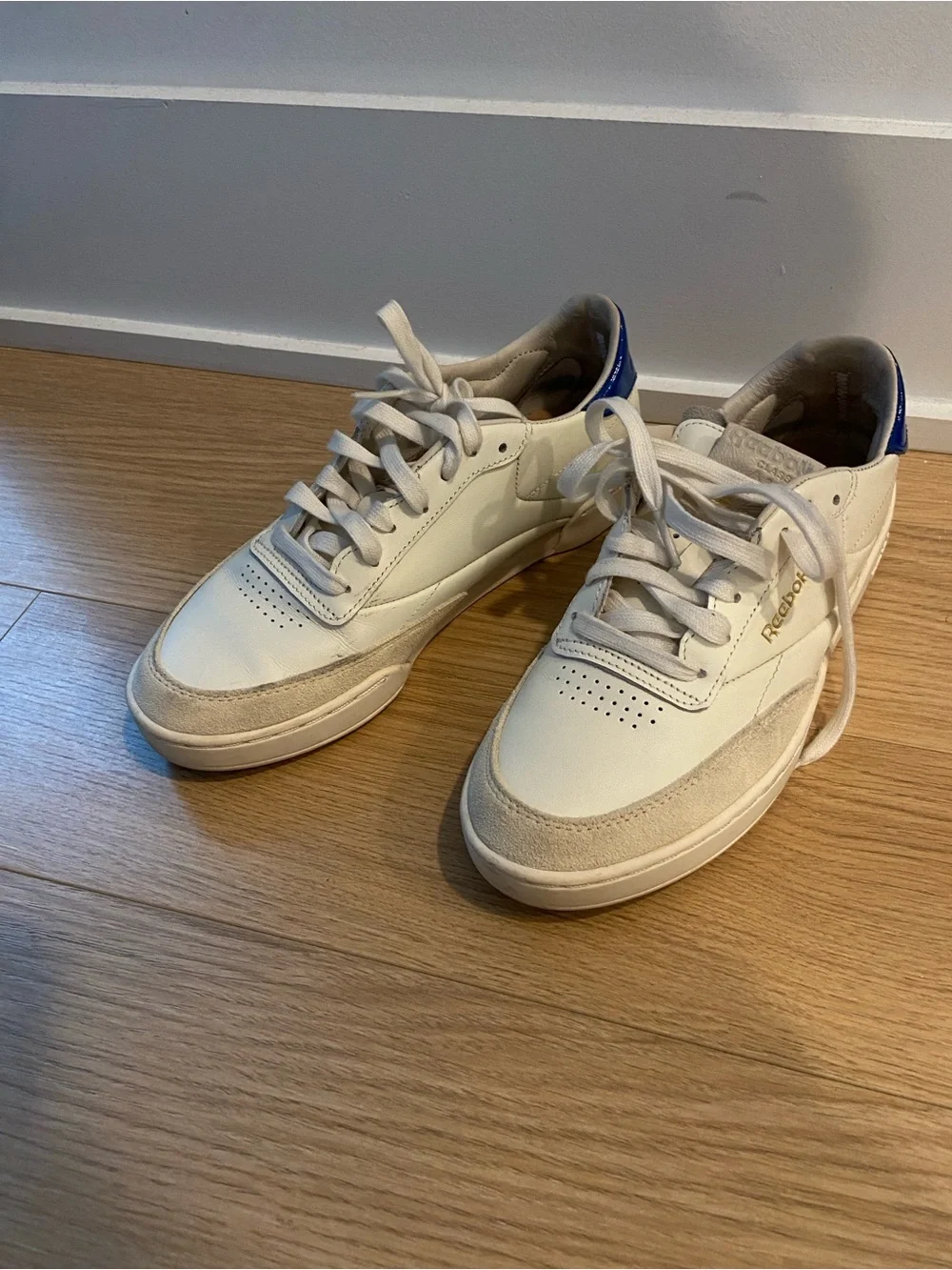 Reebok Club C Leather Sneakers in Off-White with Blue Heel size 7.5